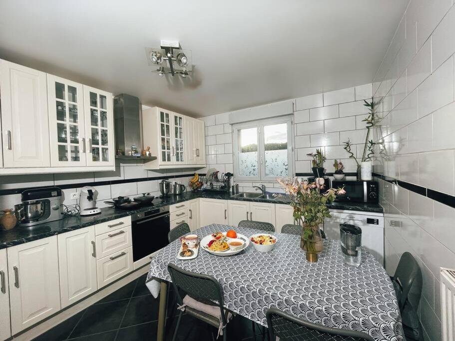 La Perle Rose Only Women Femmes Uniquement Apartment Venissieux Bagian luar foto
